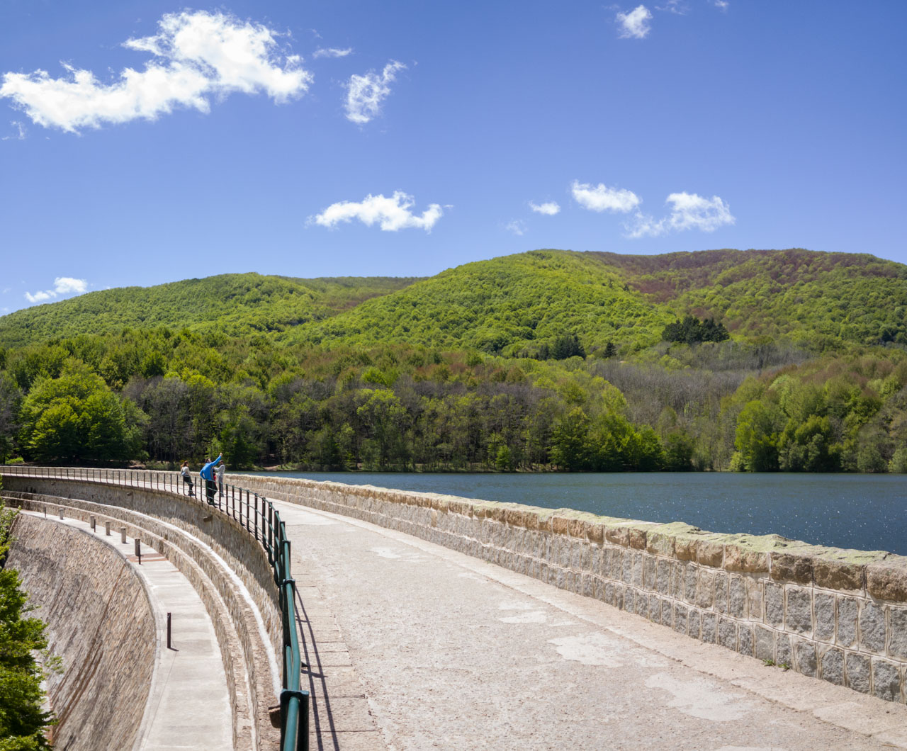 Panorámica del Pantà de Santa Fe del Montseny a partir de 2 capturas.