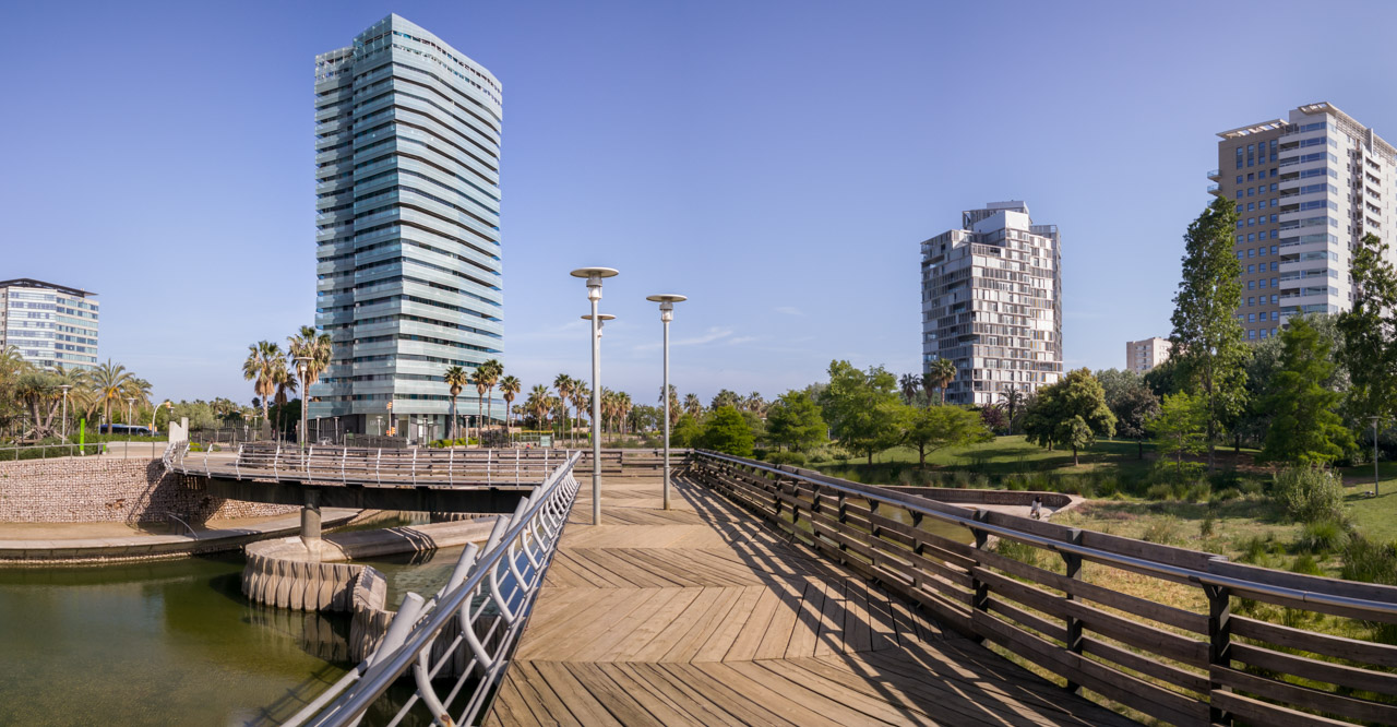 Creación de panorámica a partir de 5 capturas con rotación fuera del punto de no paralaje.